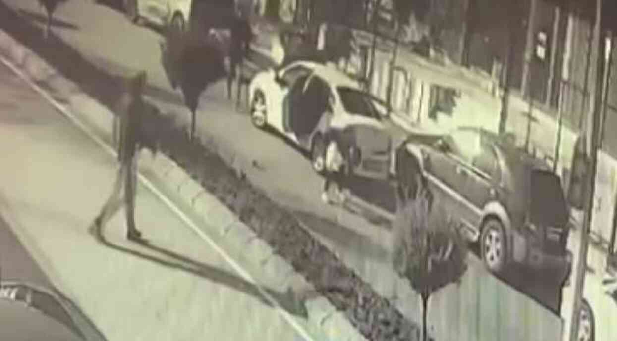 Ümraniye'de bankadan çekilen parayı gasp eden 4 şahıs tutuklandı Ümraniye'de bankadan çekilen parayı gasp eden 4 şahıs tutuklandı