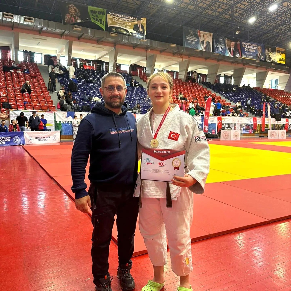 Düzceli sporcusu Yaren Sala Okul Sporları Judo Gençler Türkiye birincisi oldu