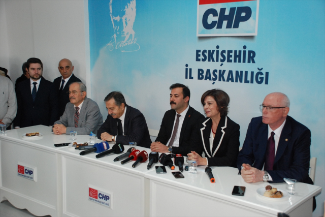 Yılmaz Büyükerşen, CHP'yi eleştirdi: 'Geçimsizlikler, kıskançlıklar, iftiralar gibi eğilimler var'