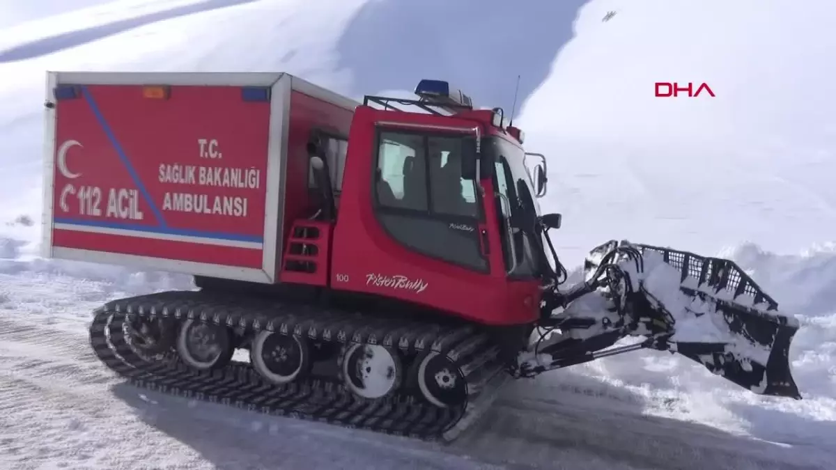 Ağrı\'da kar yağışı nedeniyle yolu kapanan hamile kadın paletli ambulansla kurtarıldı