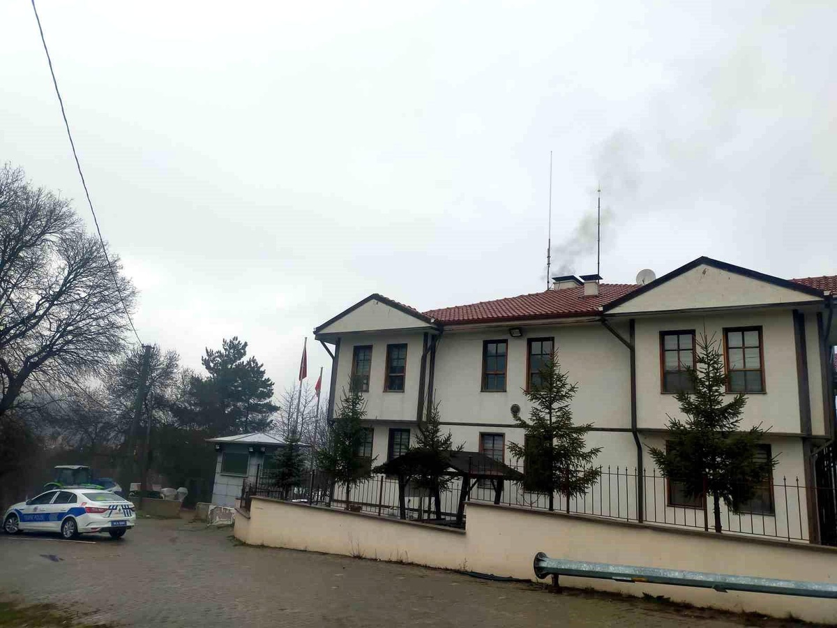 Bolu\'nun Mudurnu ilçesinde kıskıvrak yakalanan suçlu cezaevine sevk edildi