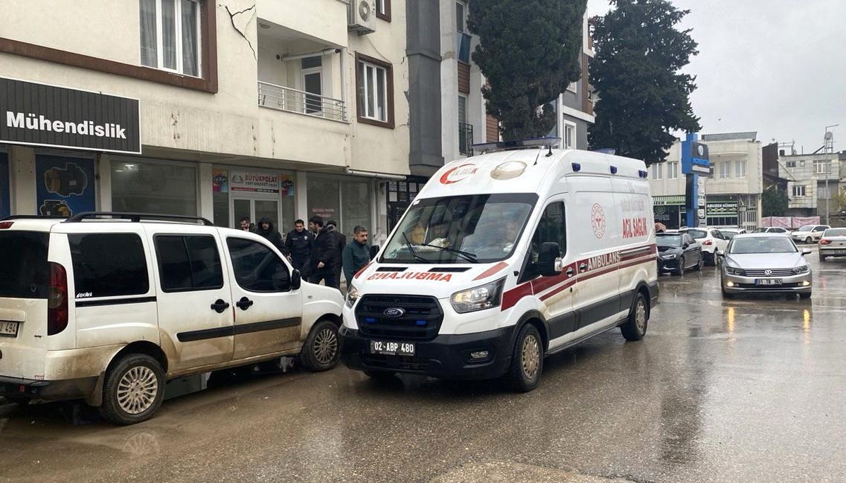 Adıyaman\'da alacak verecek kavgasında bir kişi bıçaklanarak yaralandı