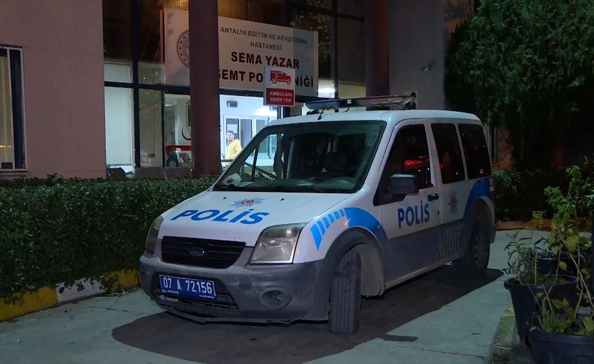 Antalya\'da Semt Polikliniğinde Görevli Personeller Hasta Yakınları Tarafından Darbedildi