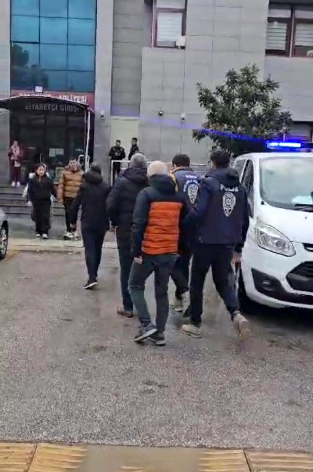 Balıkesir\'de Sosyal Medya Üzerinden Hakaret ve İftira İddiasıyla 4 Kişi Gözaltına Alındı