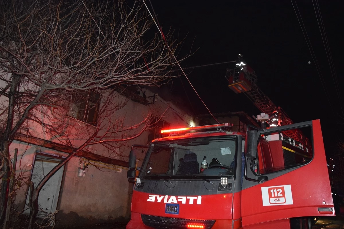 Bilecik\'te iki katlı metruk binada çıkan yangın söndürüldü