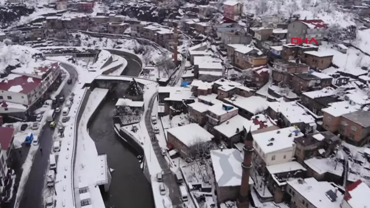 Bitlis\'teki kar yağışı tarihi mekanlara ayrı bir güzellik kattı
