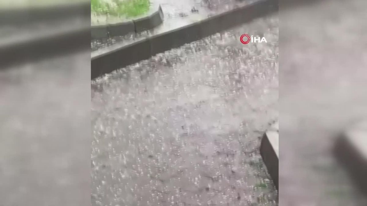 Bursa'da etkili olan dolu yağışı vatandaşlara zor anlar yaşattı