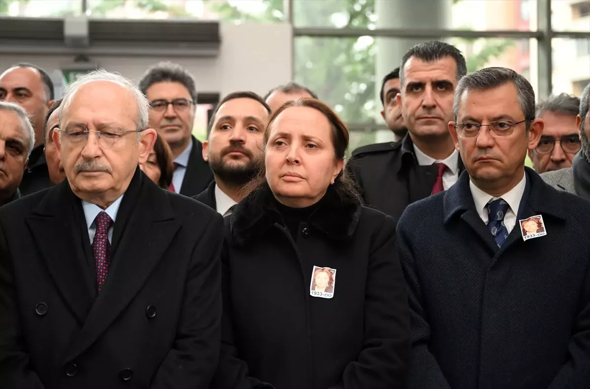 CHP Genel Başkanı Özgür Özel, Semra Dinçer\'in annesinin cenaze törenine katıldı