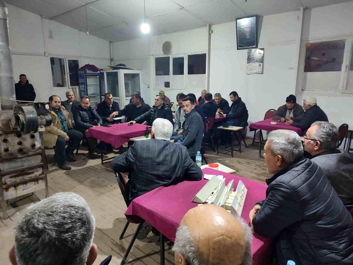 Dinar İlçe Tarım ve Orman Müdürlüğü, Yeşilhüyük köyünde çiftçilere bilgilendirme toplantısı düzenledi