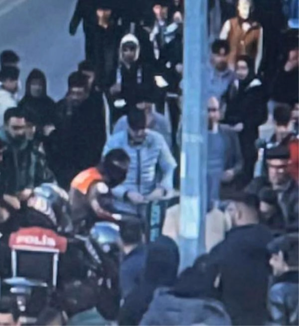 Denizlispor-Amed Sportif Faaliyetleri Maçında Taraftarlar Arasında Kavga: Bir Kişi Yaralandı
