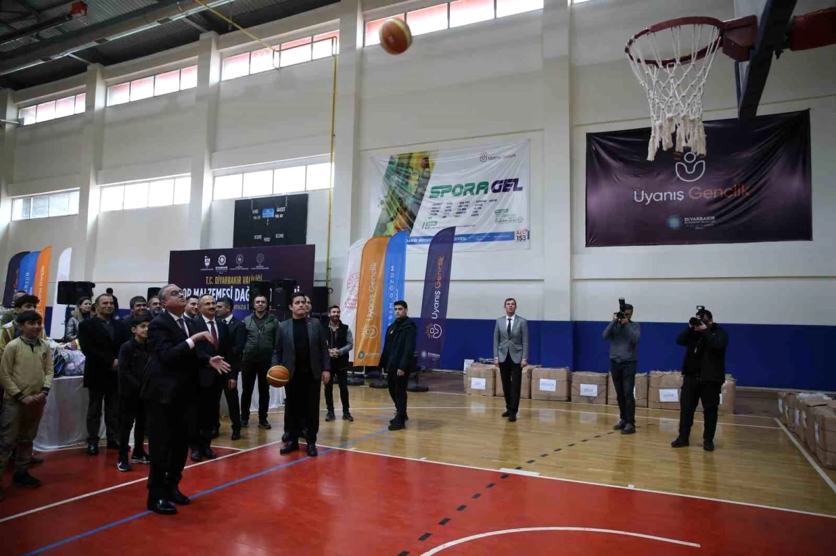 Diyarbakır Valiliği, 250 okula spor malzemesi desteği sağladı