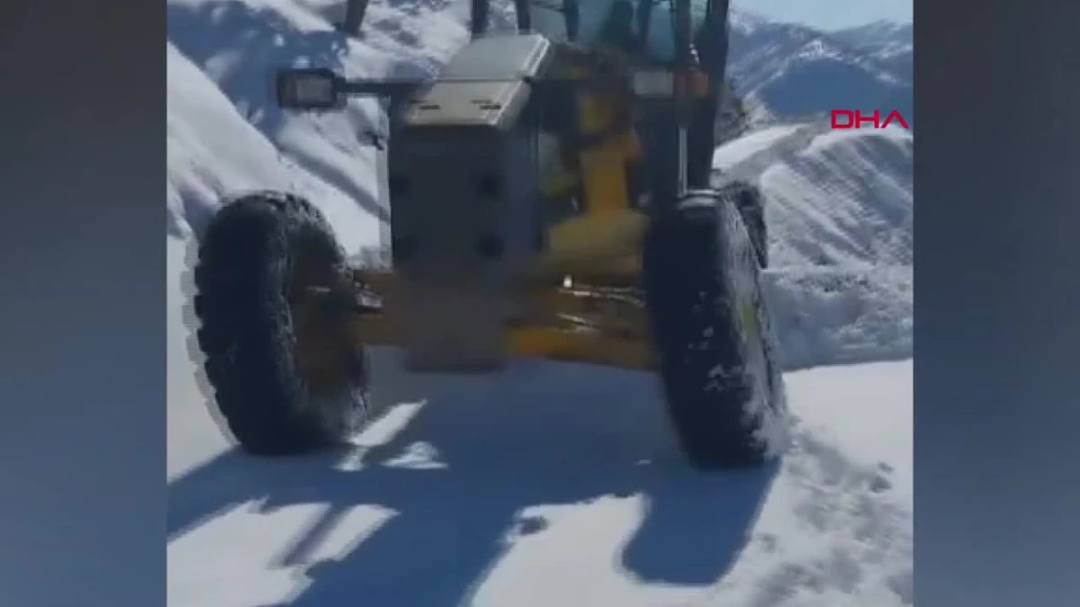 Diyarbakır Kulp ilçesinde kardan kapanan 5 kırsal mahallenin yolu açıldı