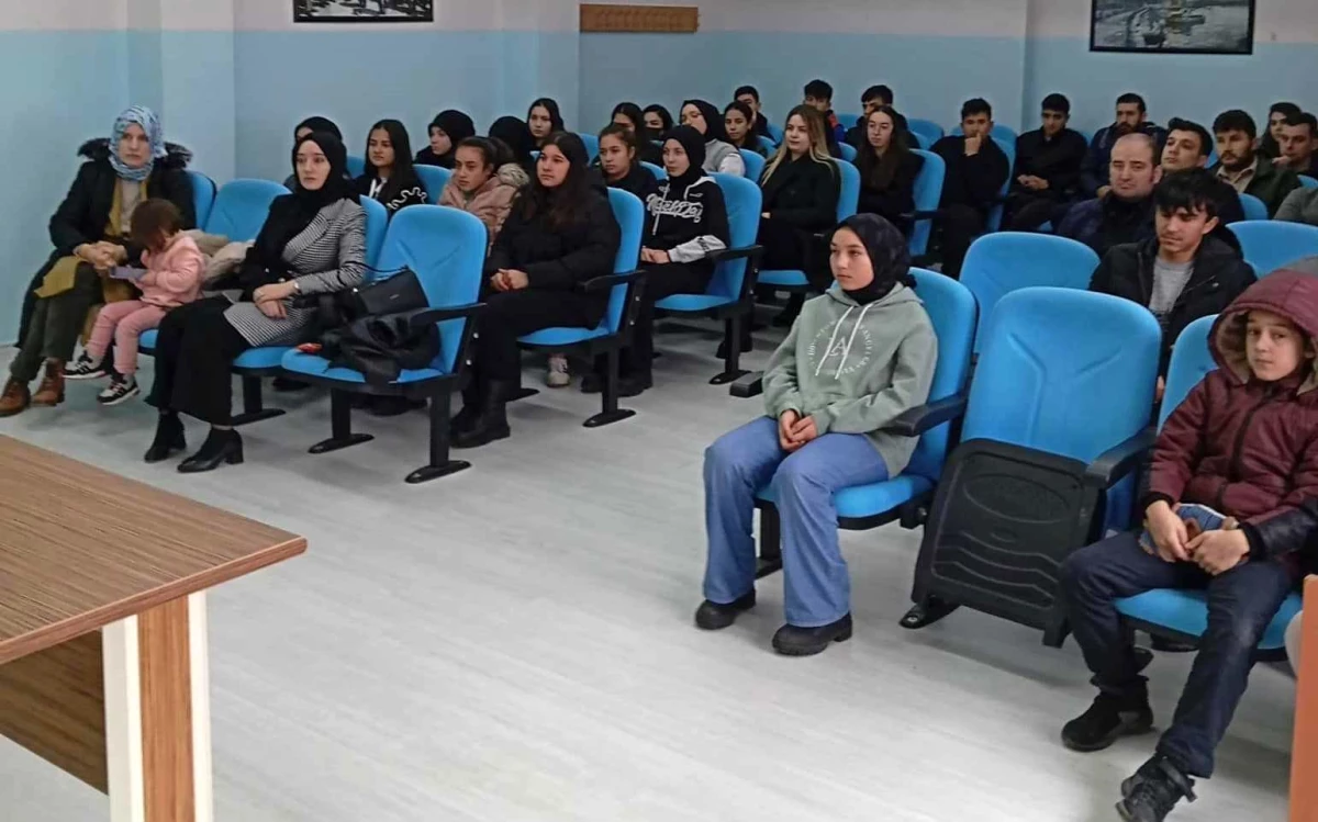 Dumlupınar Anadolu Lisesi Öğrencilerine Fatih Sultan Mehmed Konferansı