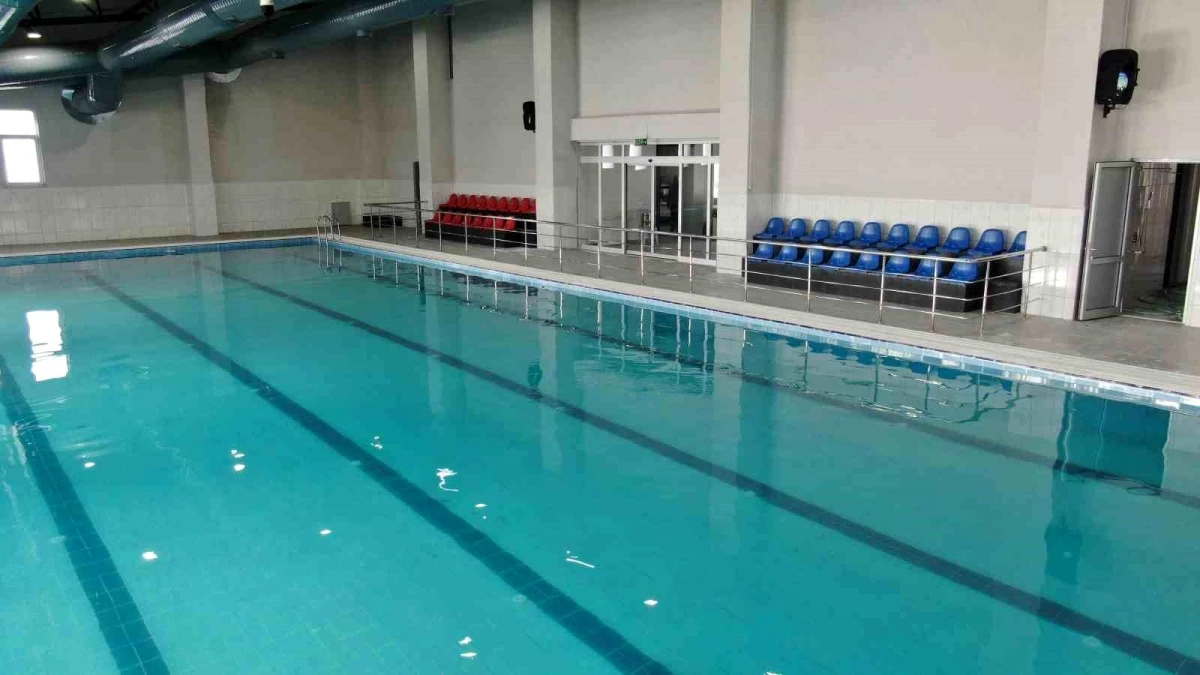 Düzce\'de Kapalı Yüzme Havuzu İnşaatı Tamamlandı