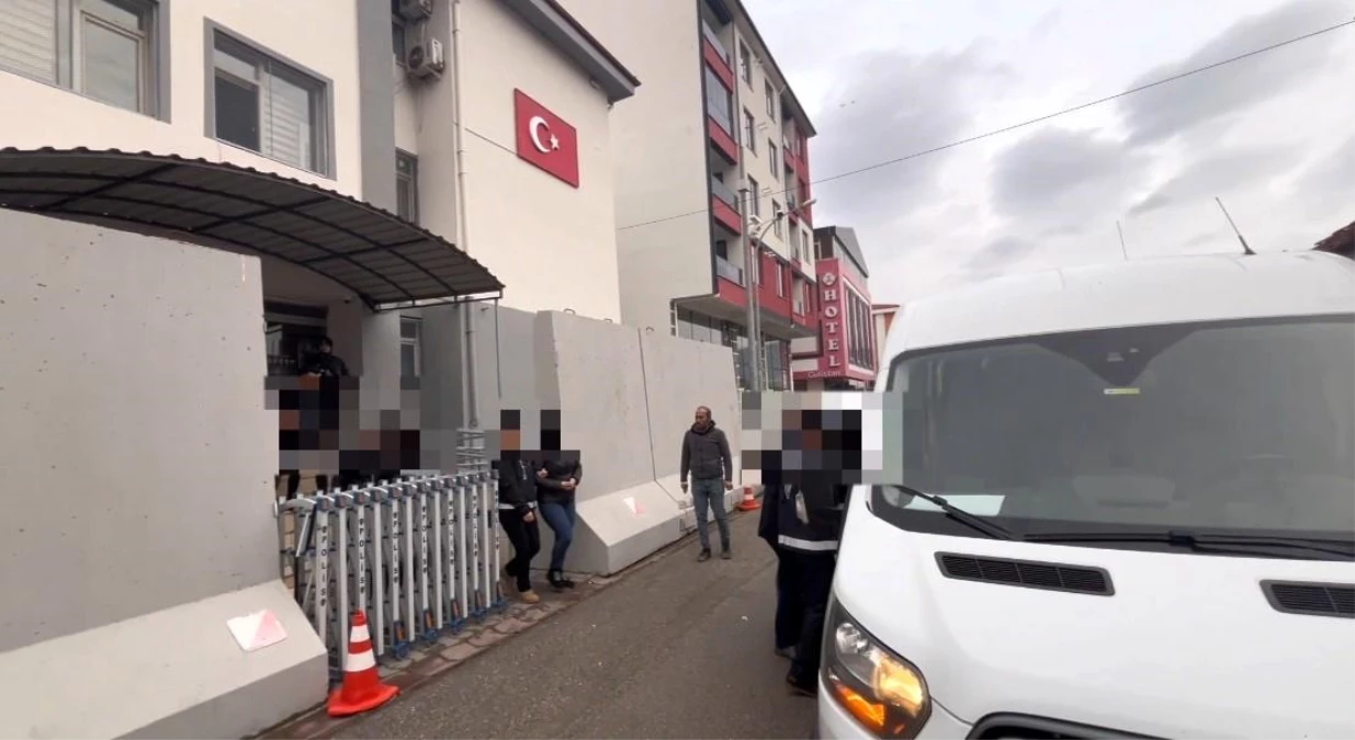 Erzincan\'da düzenlenen operasyonda 5 kadın kurtarıldı, 3 zanlı tutuklandı