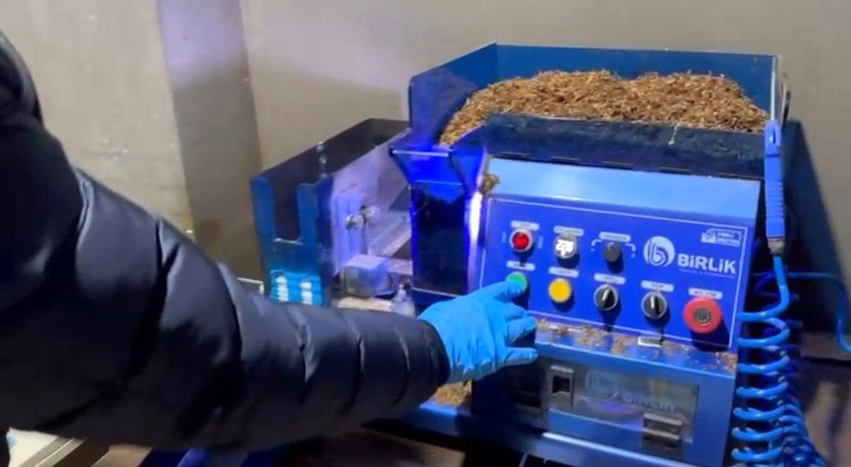 Samsun\'da Kaçak Sigara Sarma ve Tütün Dolumu Yapan Kişi Yakalandı