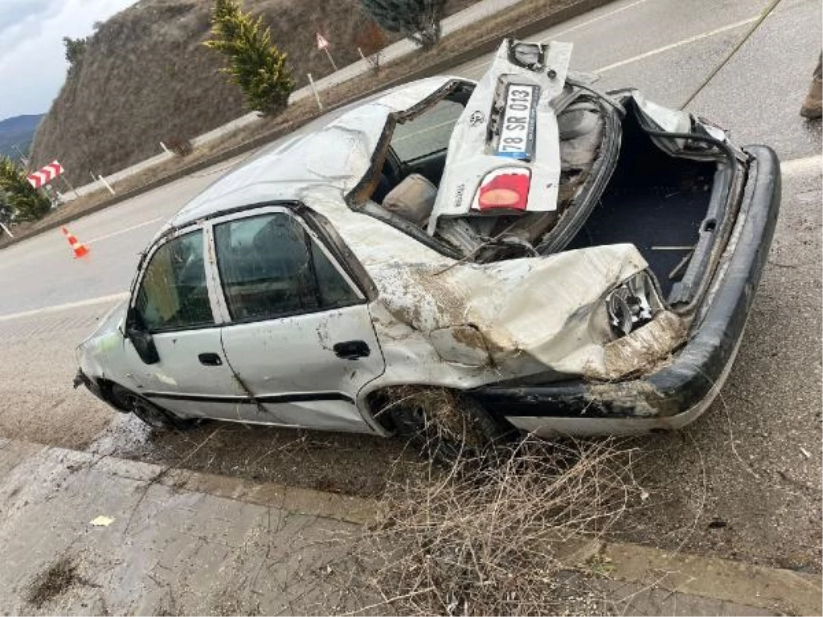 Karabük\'te otomobil şarampole devrildi: 1 ölü, 1 ağır yaralı