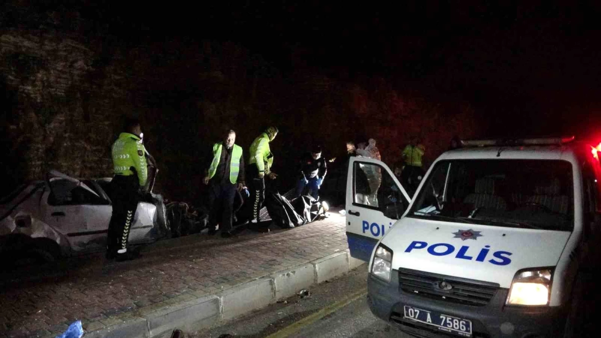 Antalya\'da Alkollü Sürücünün Sebep Olduğu Kazada Hamile Kadın ve Bebeği Hayatını Kaybetti