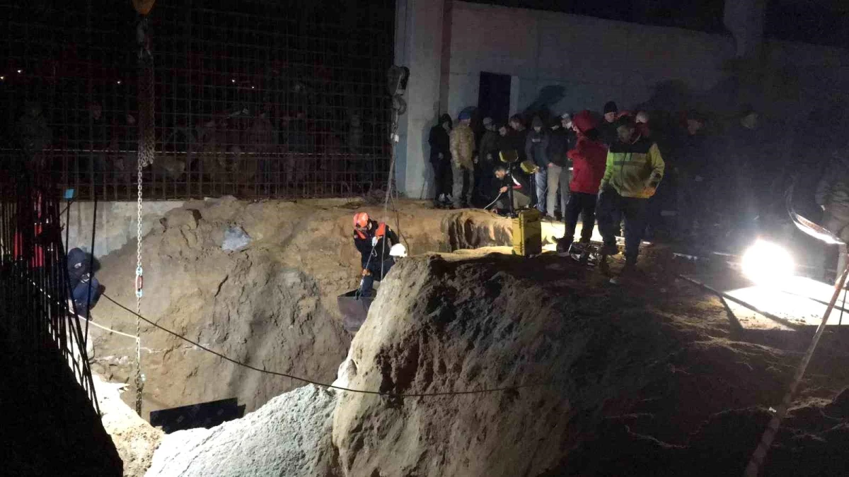 Tekirdağ\'da fabrika inşaatında göçük: İşçi 12 saat sonra kurtarıldı