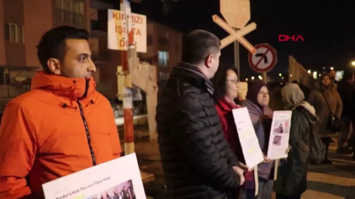 Burdur Belediye Başkanı, tren seferine çağrılmamasını protesto etti