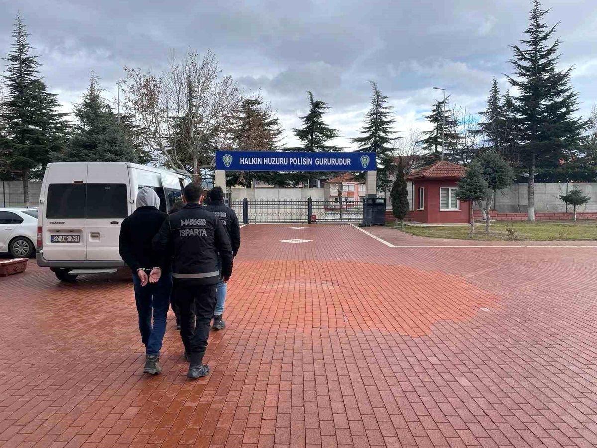 Isparta\'da uyuşturucu ticareti suçundan aranan 2 şahıs yakalandı