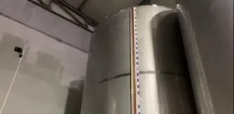 İzmir'de kaçak etil alkol operasyonunda 5 bin 300 litre ele geçirildi