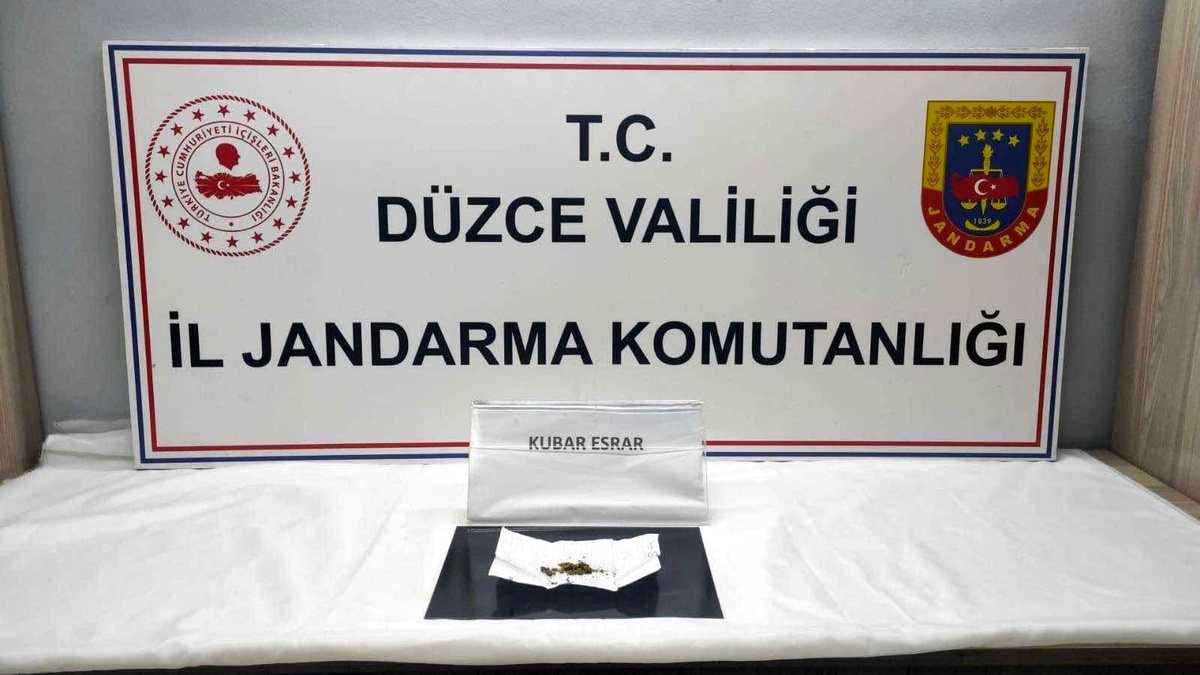 Düzce\'de Uyuşturucu Operasyonu: 2 Tutuklama, 15 İşlem