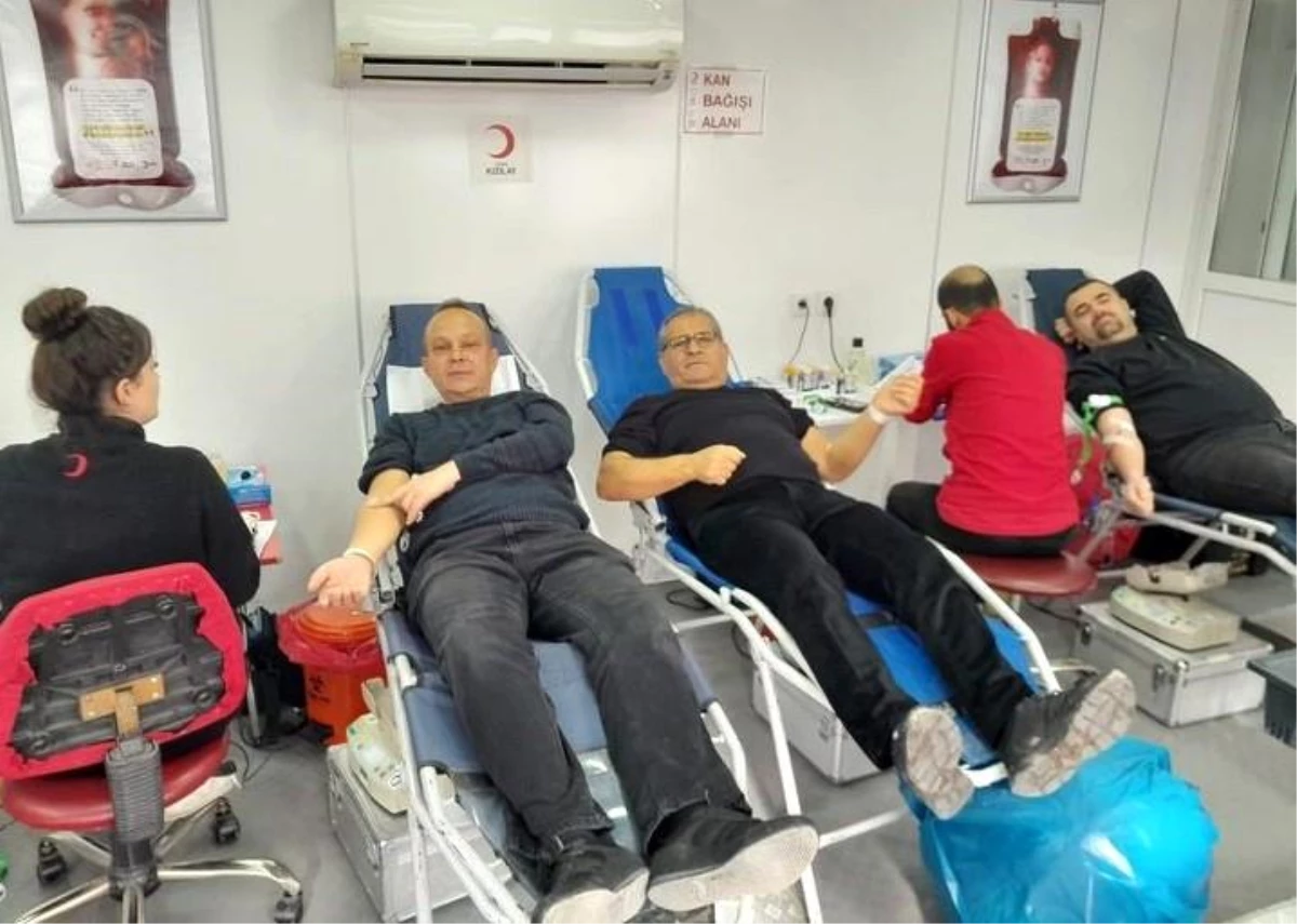Konya\'da Kızılay Kan Bağışı Kampanyasına Yoğun İlgi