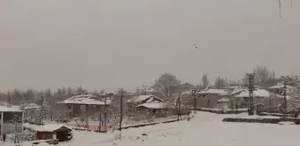 Bingöl'ün Karlıova ilçesinde kardan kapanan 30 köy yolu açıldı