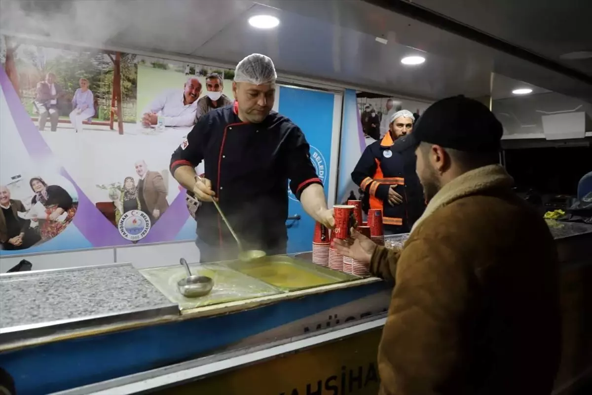 Kırıkkale Belediyesi, Üniversite Öğrencilerine Sınav Döneminde Çorba İkram Ediyor