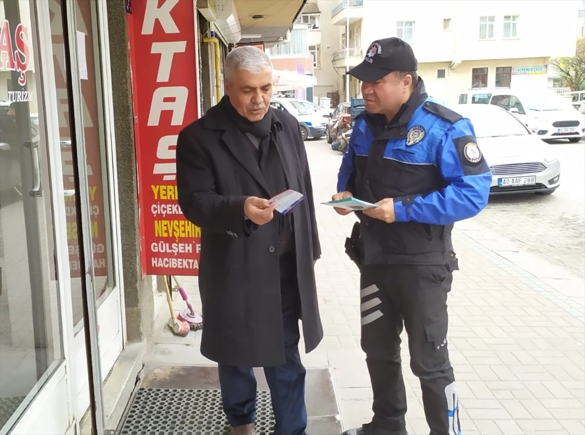 Kırşehir\'de Polis Ekipleri Vatandaşı Dolandırıcılık Konusunda Uyardı