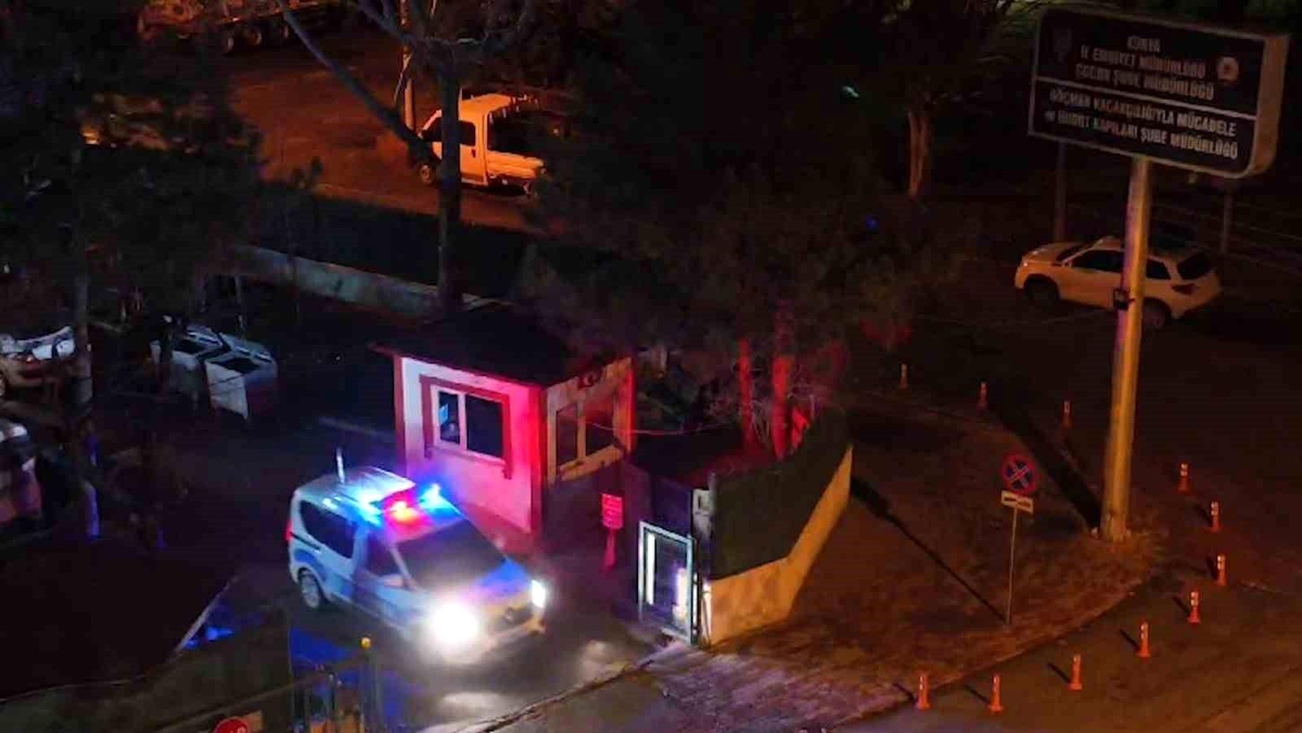 Konya\'da Göçmen Kaçakçılarına Operasyon: 5 Tutuklama, 32 Yabancı Uyruklu Göçmen Sınır Dışı Edilecek