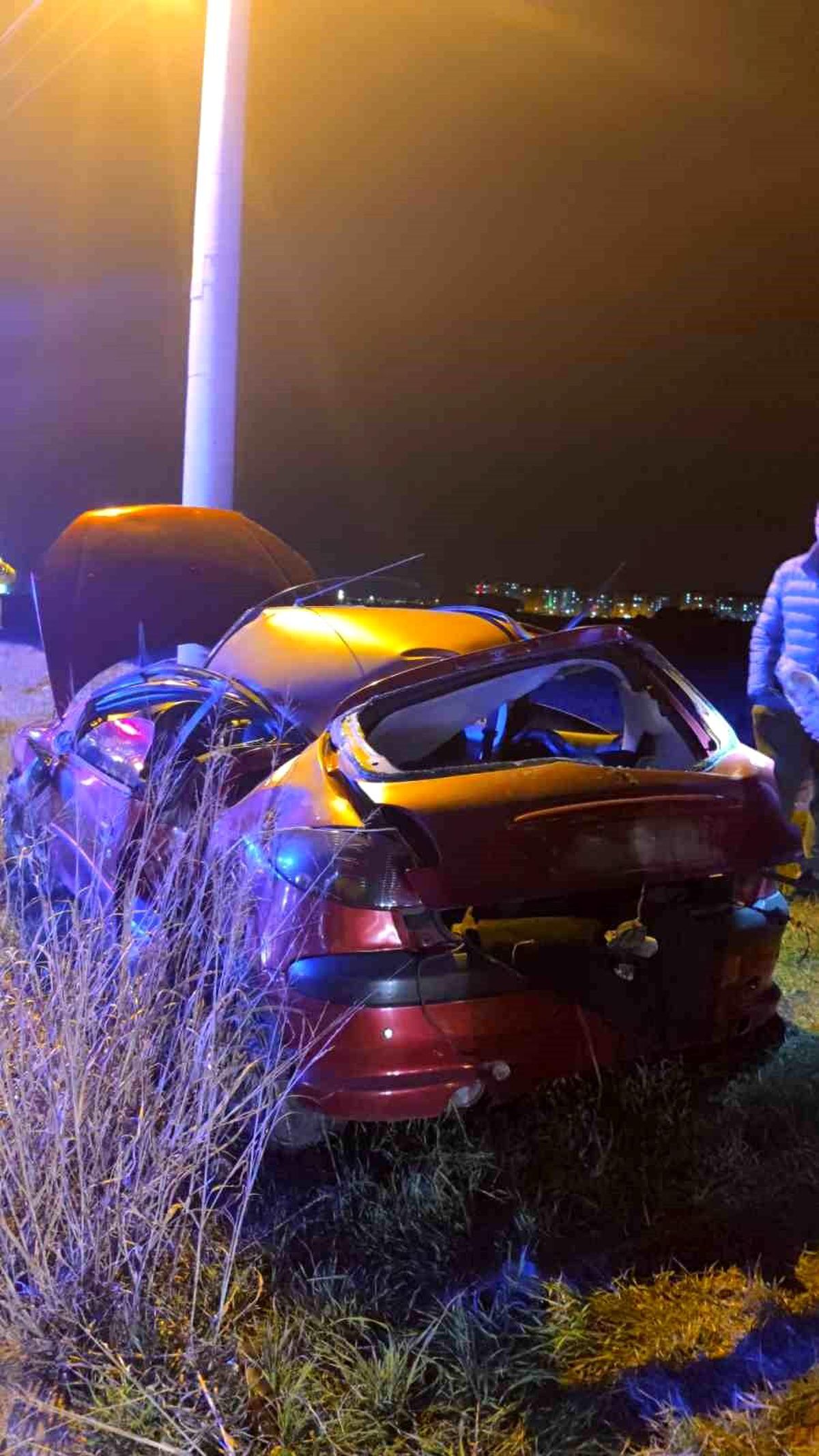 Lüleburgaz\'da otomobil kontrolden çıkarak kaza yaptı