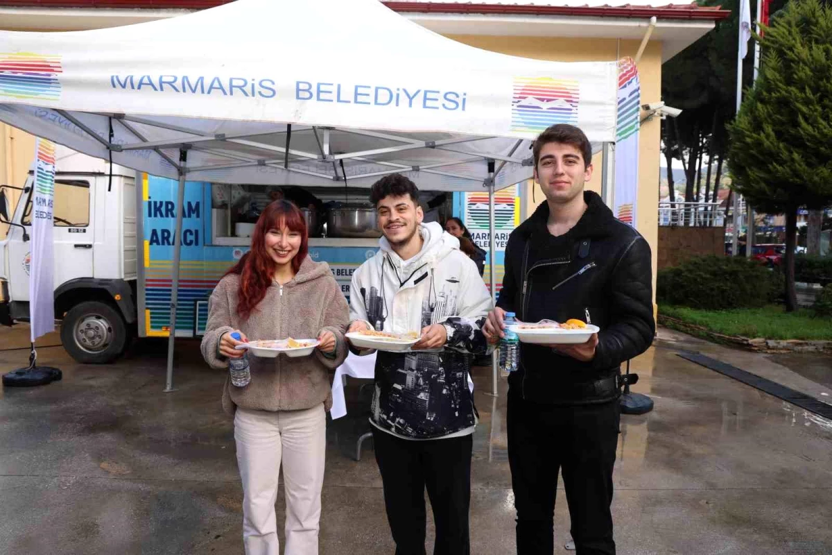 Marmaris Belediyesi, Sağlık Meslek Yüksekokulu Öğrencilerine Sıcak Yemek İkramında Bulundu