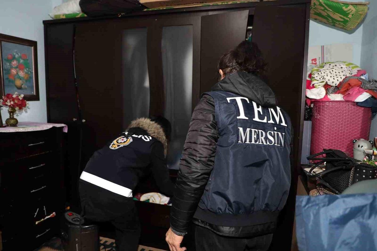 Mersin\'de DEAŞ Üyesi 10 Şüpheli Yakalandı