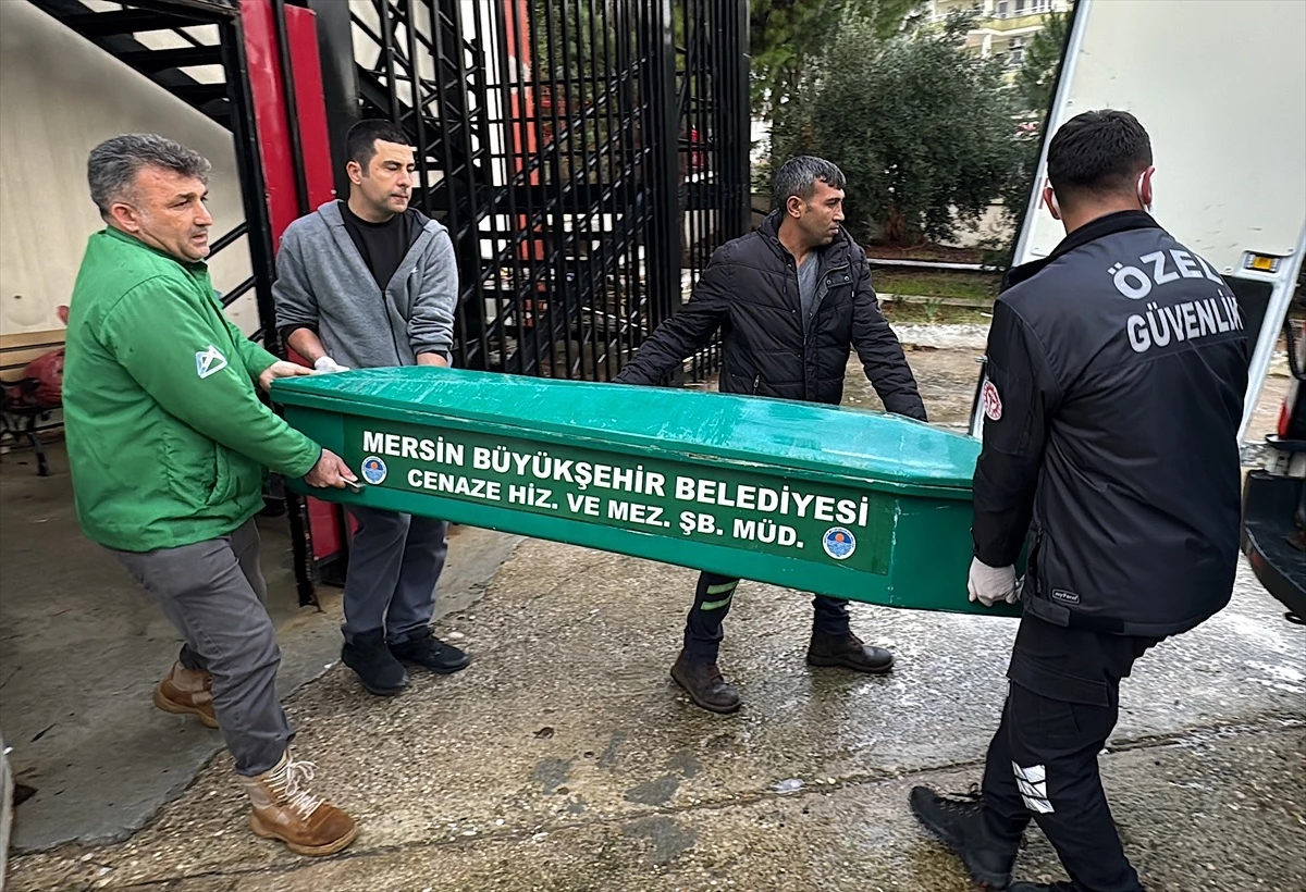 Mersin\'deki Otobüs Kazasında Hayatını Kaybeden 8 Yolcunun Cenazeleri Memleketlerine Gönderildi