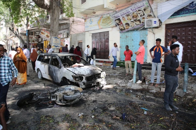 Mogadişu'da intihar saldırısı! En az 3 kişi hayatını kaybetti