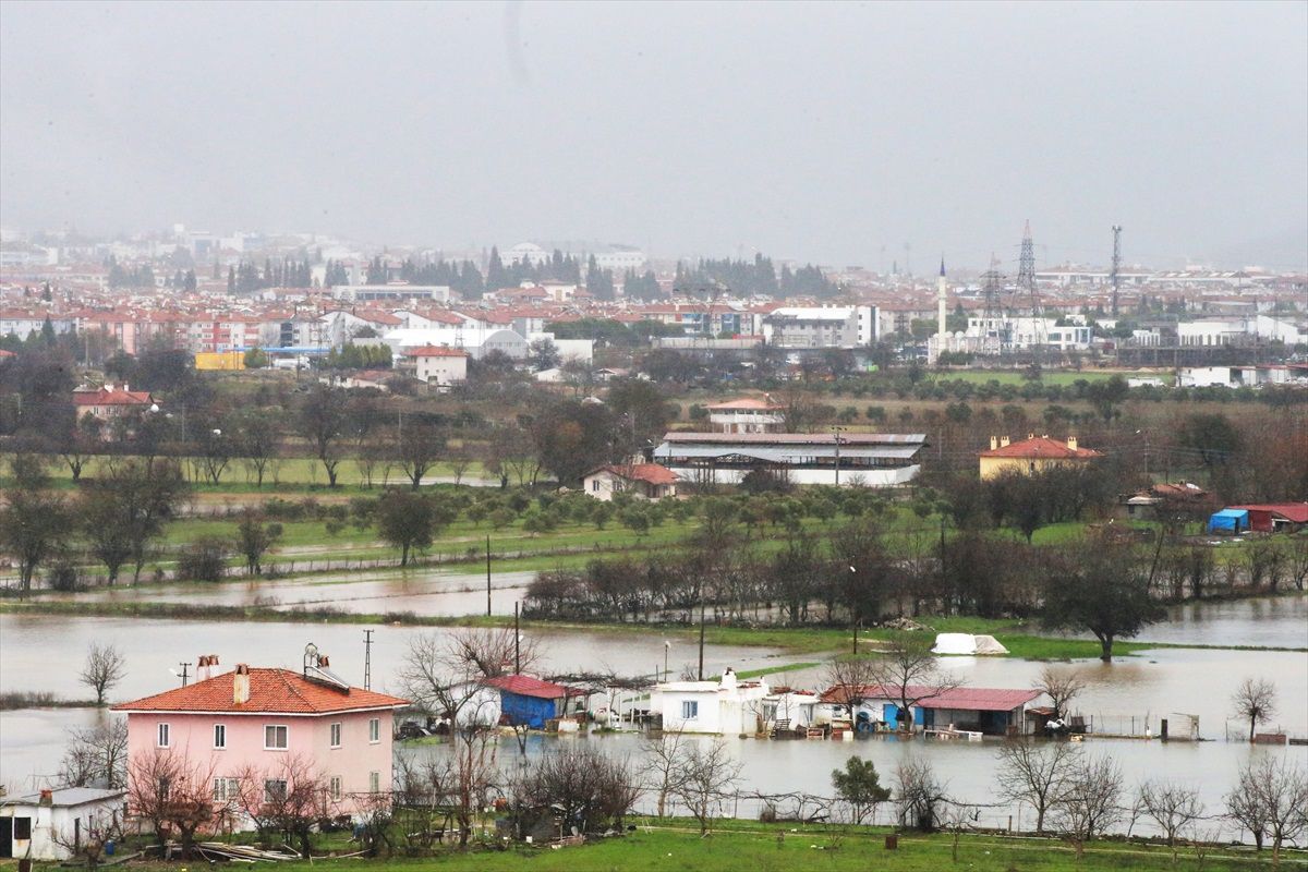 Muğla\'da Sağanak Yağışlar Hayatı Olumsuz Etkiliyor