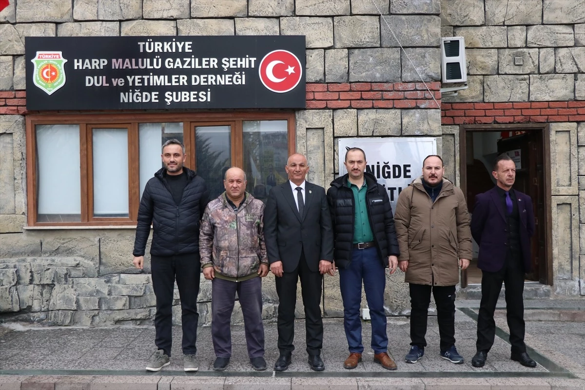 Niğde ve Kırşehir\'de Harp Malulü Gaziler Derneği üyeleri PKK\'ya tepki gösterdi