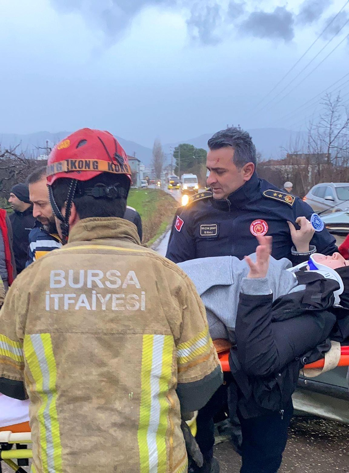 İnegöl-Cerrah Mahallesi Yolu Üzerinde Minibüs ve Otomobil Çarpıştı