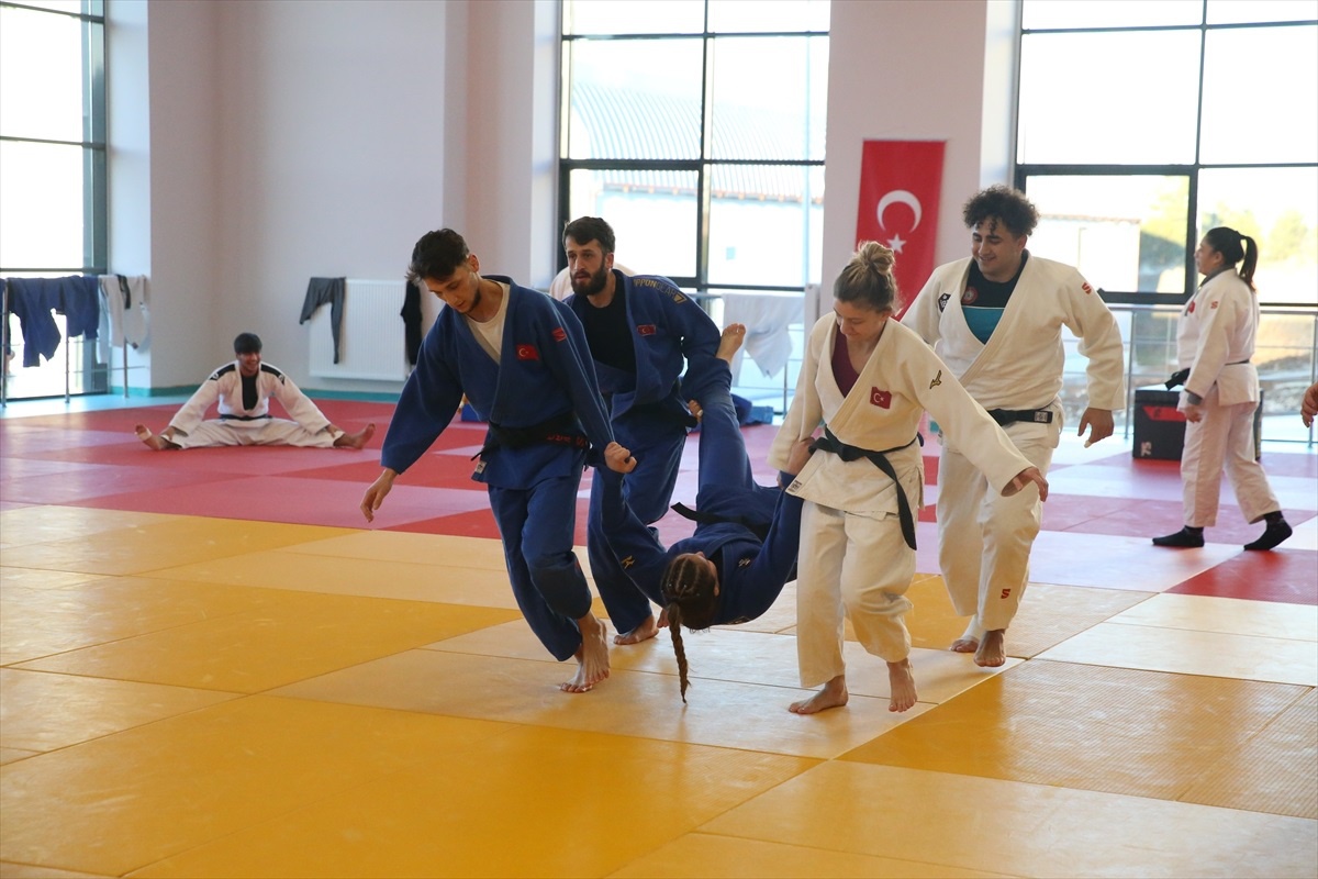 Paralimpik Judo Milli Takımı Paris 2024 Olimpiyat Oyunları\'na hazırlanıyor