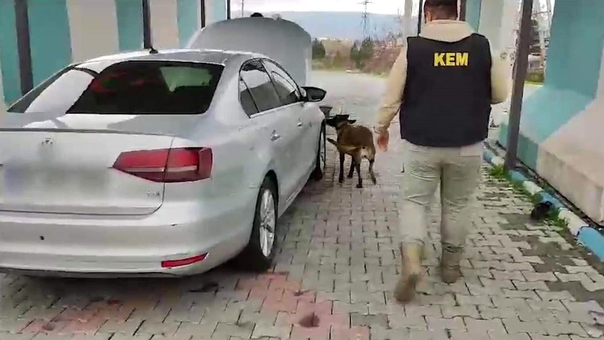 Siirt\'te 8 Kilo Metamfetamin Ele Geçirildi