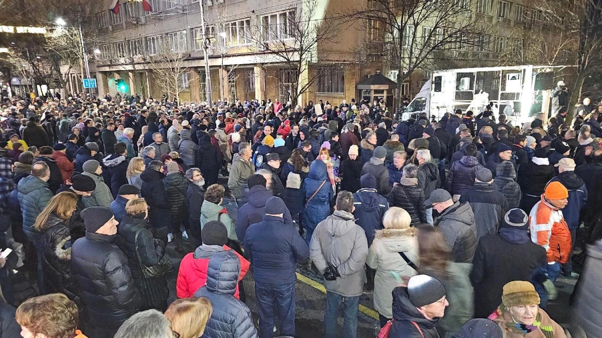 Sırbistan\'da muhalefet, seçimlerin iptal edilmesi için protesto düzenledi