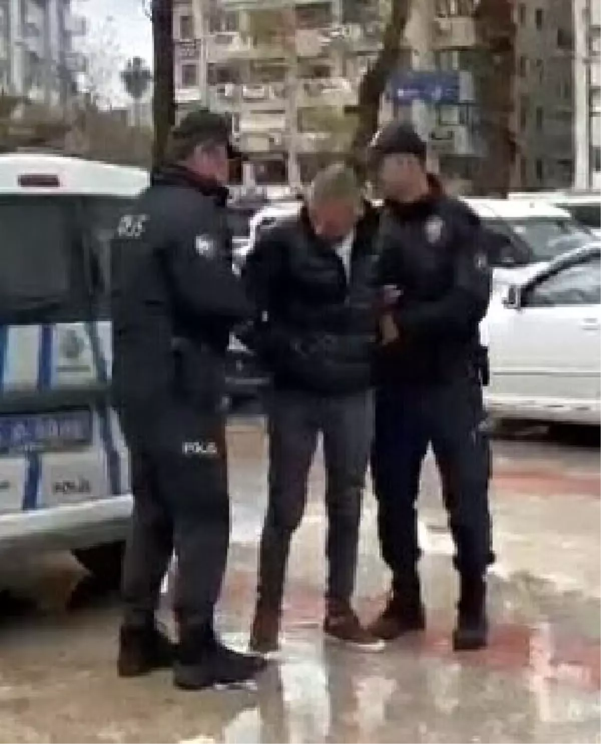 İzmir'de sokaktan topladığı kedileri öldüren şüpheli tutuklandı