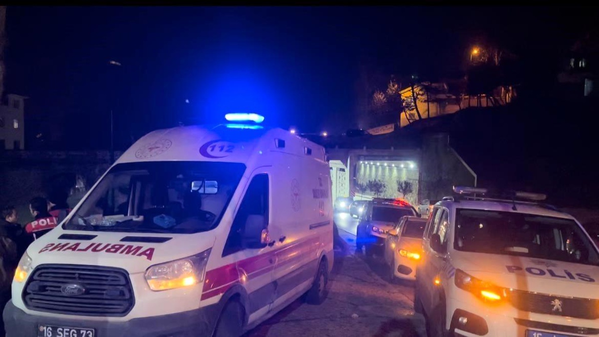 Bursa\'da Tarihi Köprüde Yürürken Düşen Kız Ağır Yaralandı