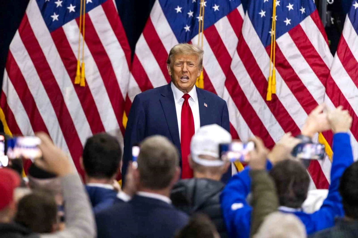Donald Trump, Iowa\'da Cumhuriyetçi Parti ön seçimlerinde zafer kazandı