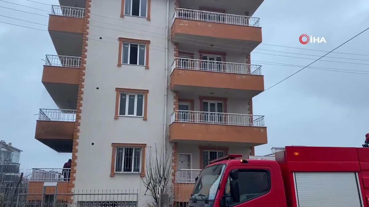 Uşak\'ta 4 katlı binada çıkan yangında 1 kişi dumandan etkilendi