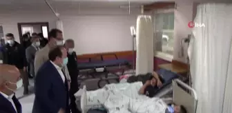 Mersin Valisi, Aydıncık'taki otobüs kazasında yaralananları ziyaret etti