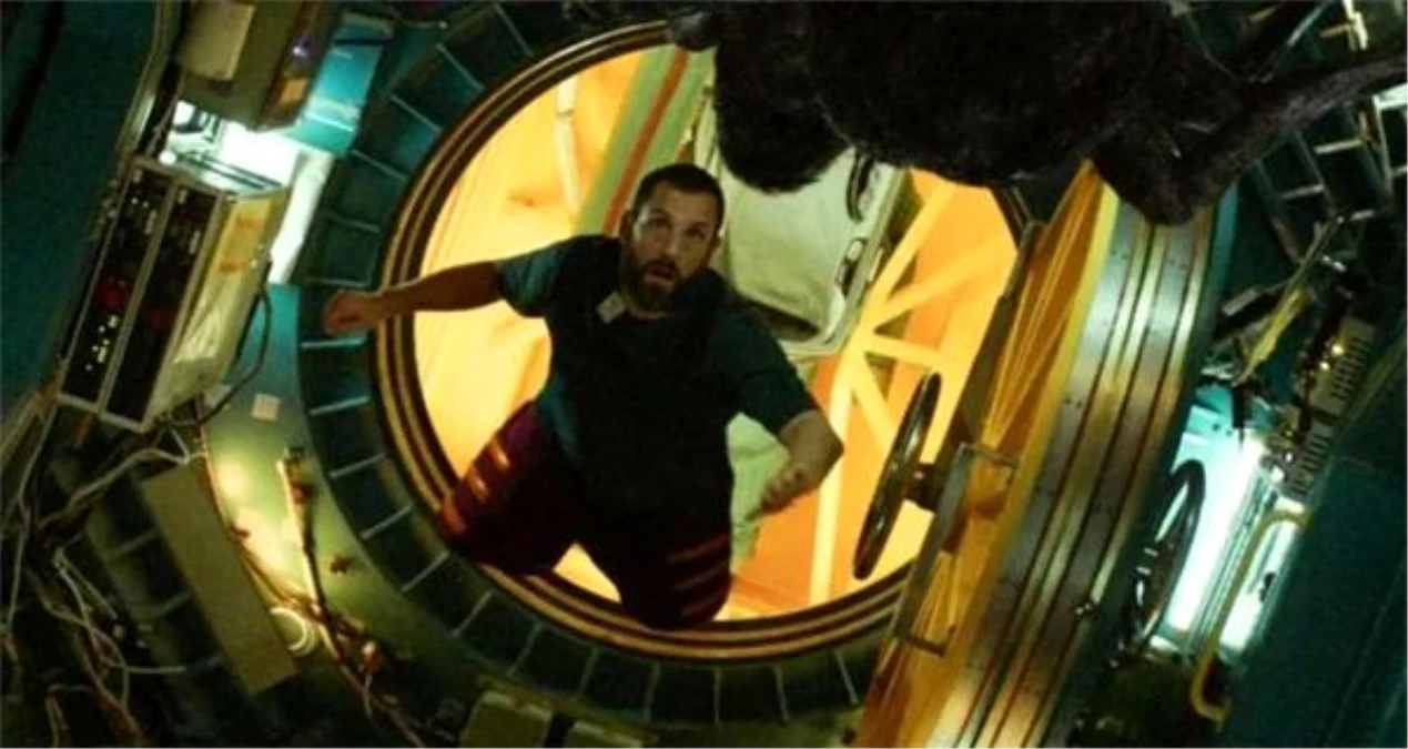 Netflix, Adam Sandler\'in başrolünde olduğu yeni bilim kurgu filmi Spaceman\'in fragmanını paylaştı
