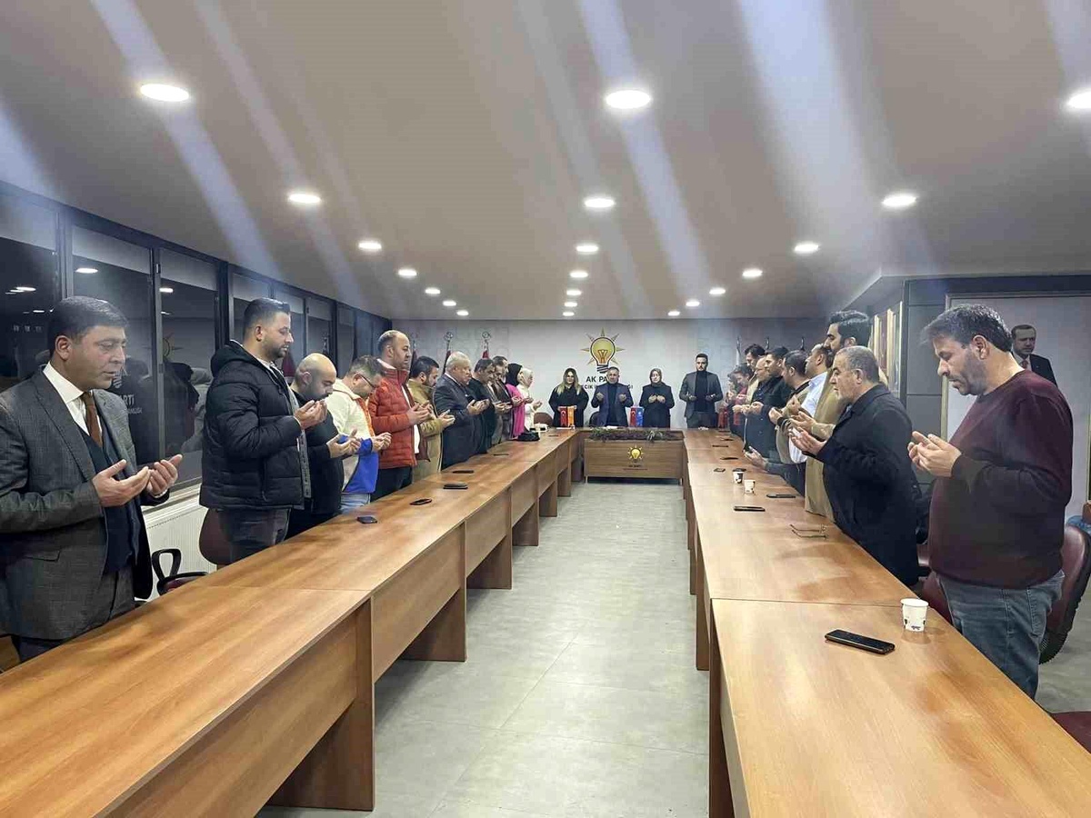 Bilecik AK Parti Teşkilatı Şehitler İçin Saygı Duruşunda Bulundu